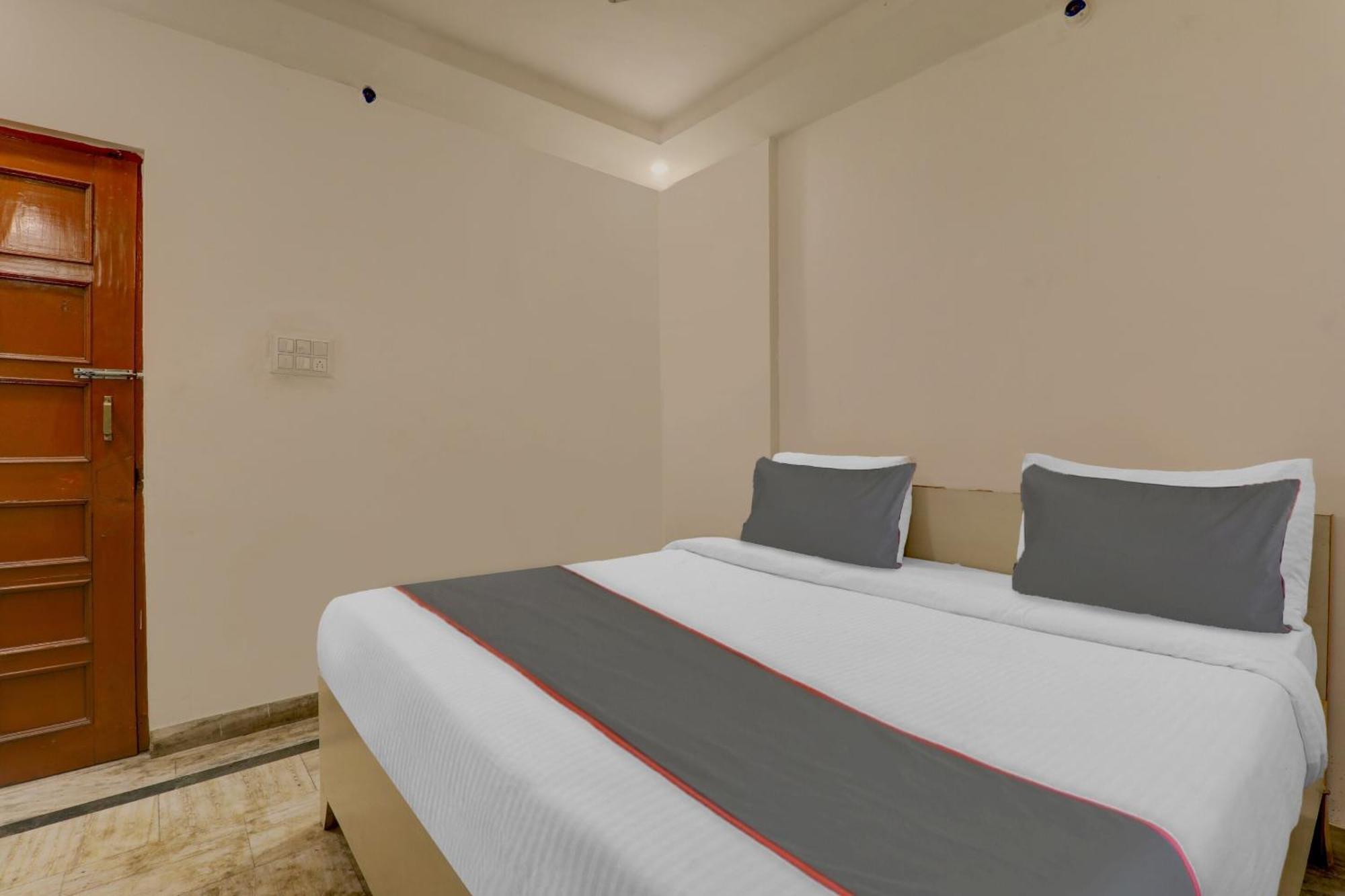 Hotel Collection O Premier Near Hazratganj Lucknow Exterior foto
